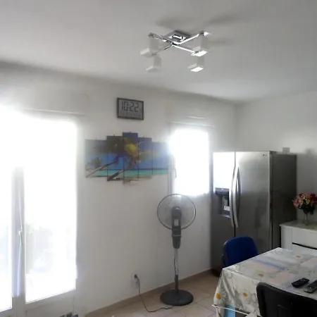 Appartement De 2 Avec Jardin Amenage Et Wifi A Les Avignon