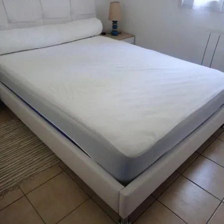 De 2 Avec Jardin Amenage Et Wifi A Les Avignon Appartement